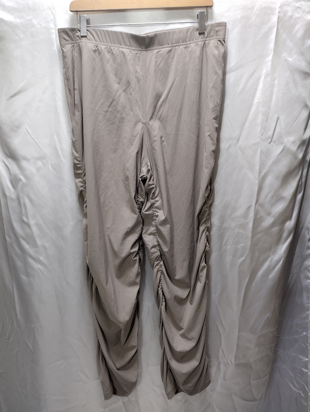 Lululemon Dance Studio Slim-Fit High-Rise Flared Pant Sheer Oak SZ XL. EUC